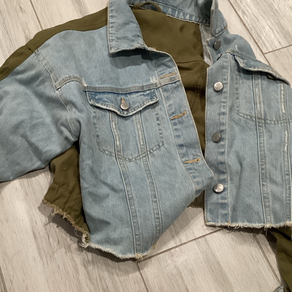 Light Blue Denim & Olive Cropped Jean Jacket - Women
